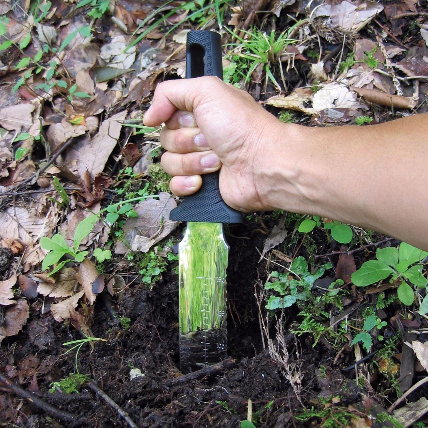 Digging with Nisaku 800 Japanese Stainless Steel Yamagatana
