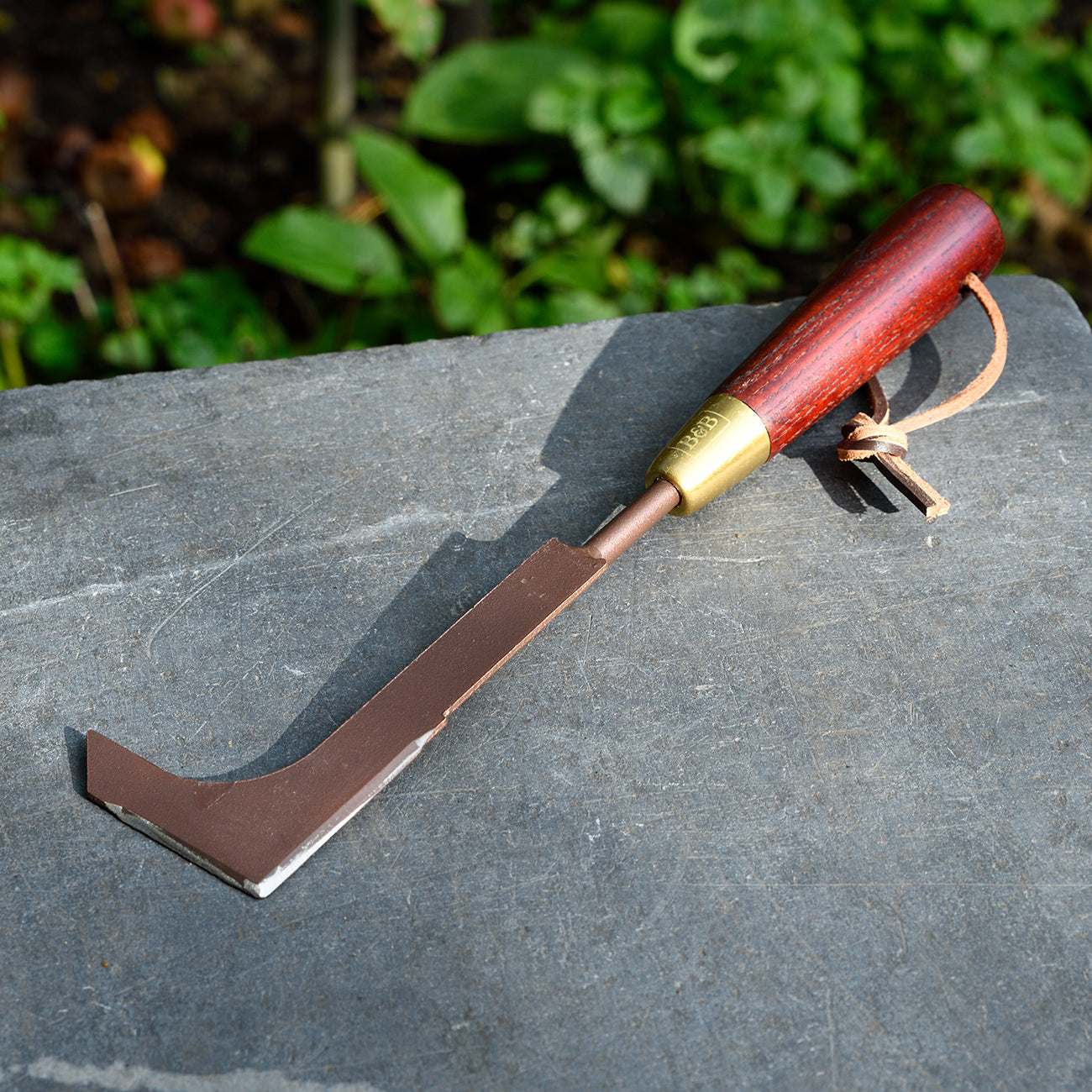 Burgon & Ball Estate Range Patio Weeding Knife in Garden