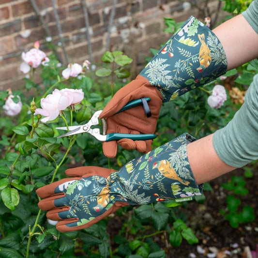 Gardening in Woodland Wonders Women's Green Garden Gloves