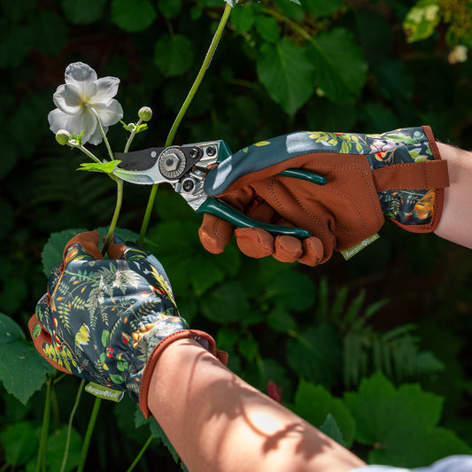 Pruning in Burgon & Ball RHS 'Woodland Wonders' Gardening Gloves