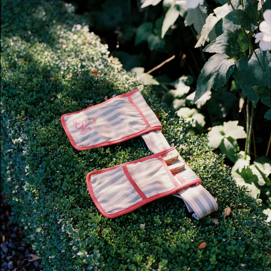 Le Sac X Outback Gardens Tool Belt on Hedge
