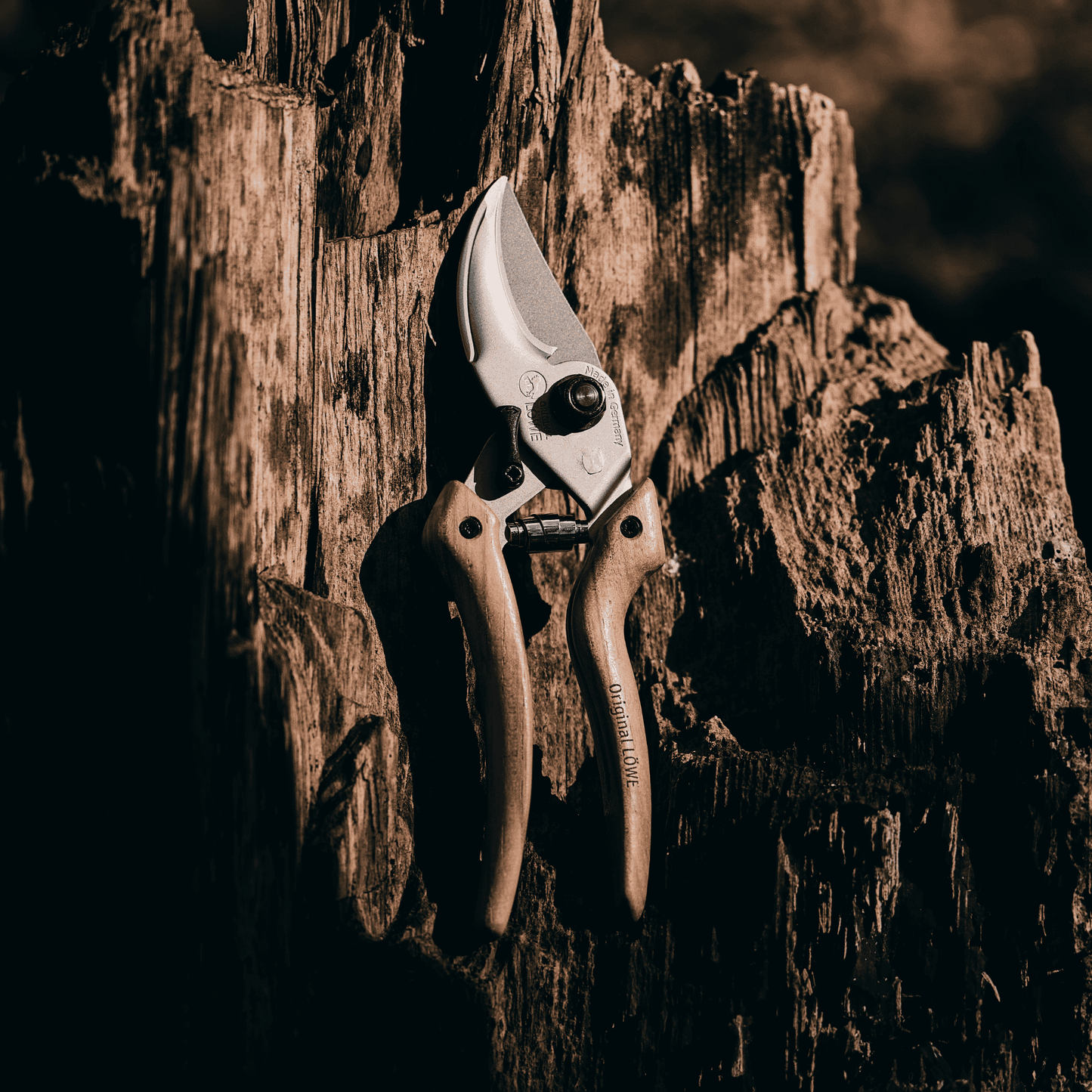 Original Lowe N9 Natural Series Wood Handled Pruner Lifestyle