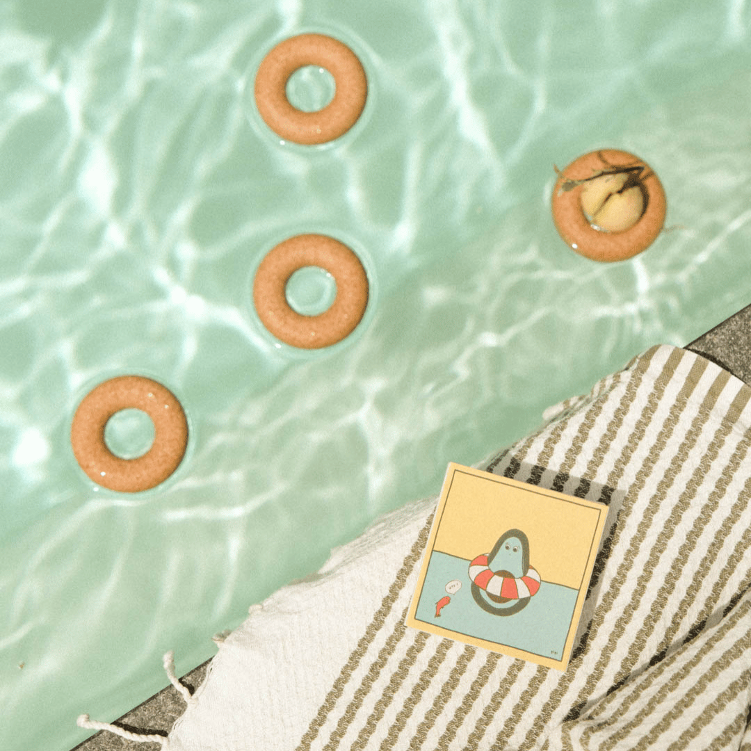 Pepin Avocado Buoy Box by Swimming Pool