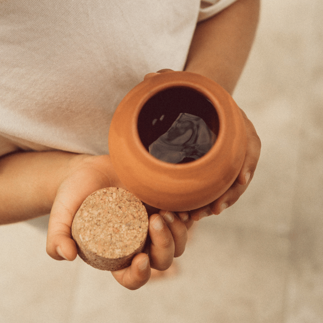 Pepin Olla Filled with Water