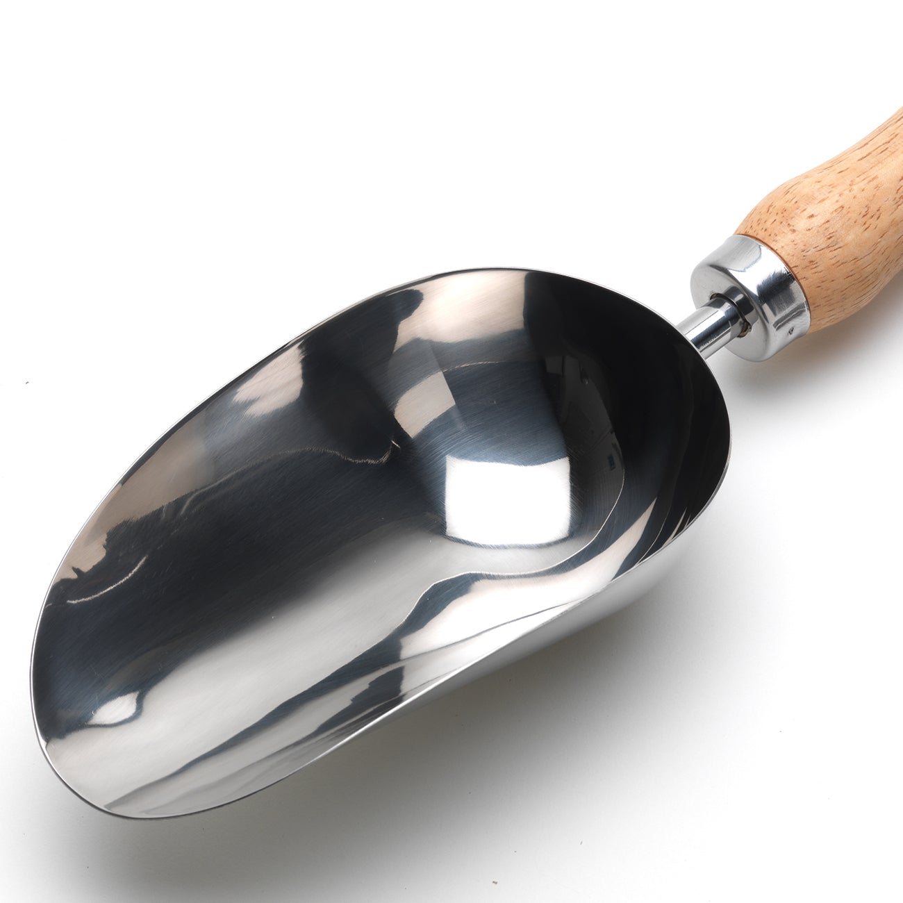 This compost scoop is the perfect size for all but the smallest of pots. With a bigger load and less wastage, you'll be amazed at how much faster you can work.