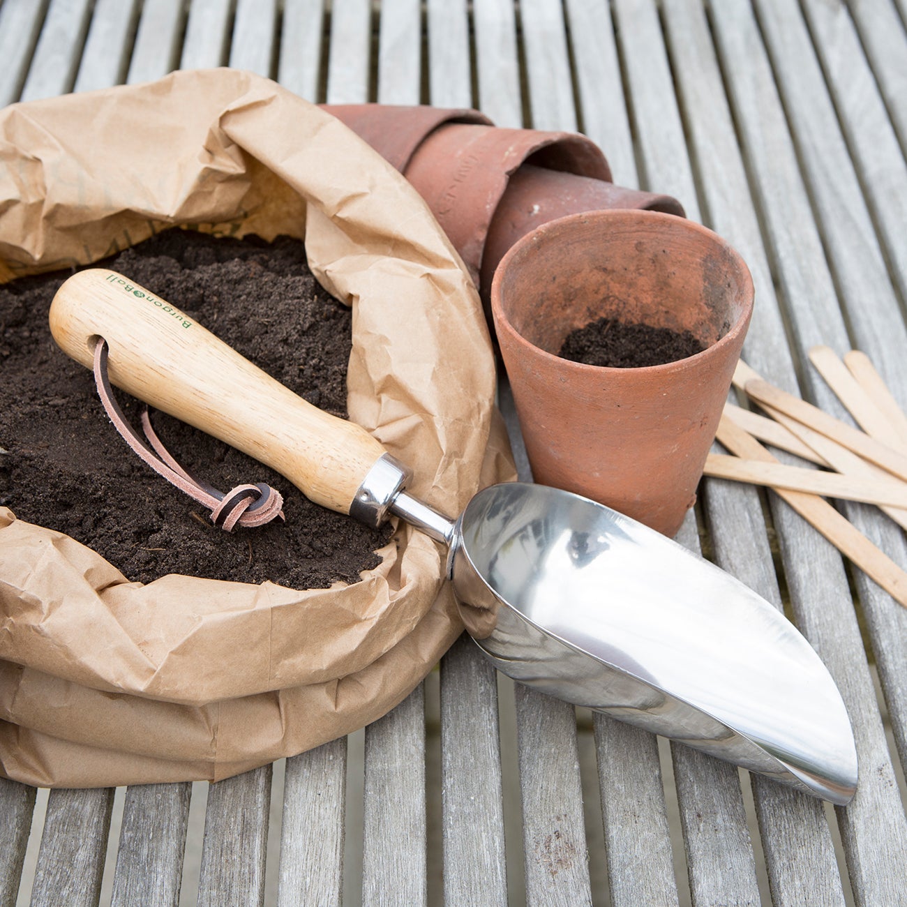 When you're planting, nothing beats this tool for speedy removal of compost from sacks - without spillage.