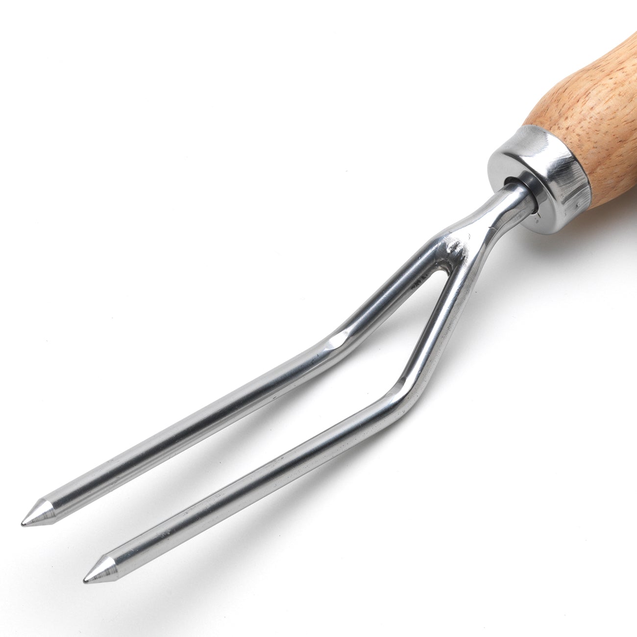 The stainless steel of this weeding fork is highly rust-resistant, so will stay bright and beautiful for years to come.
