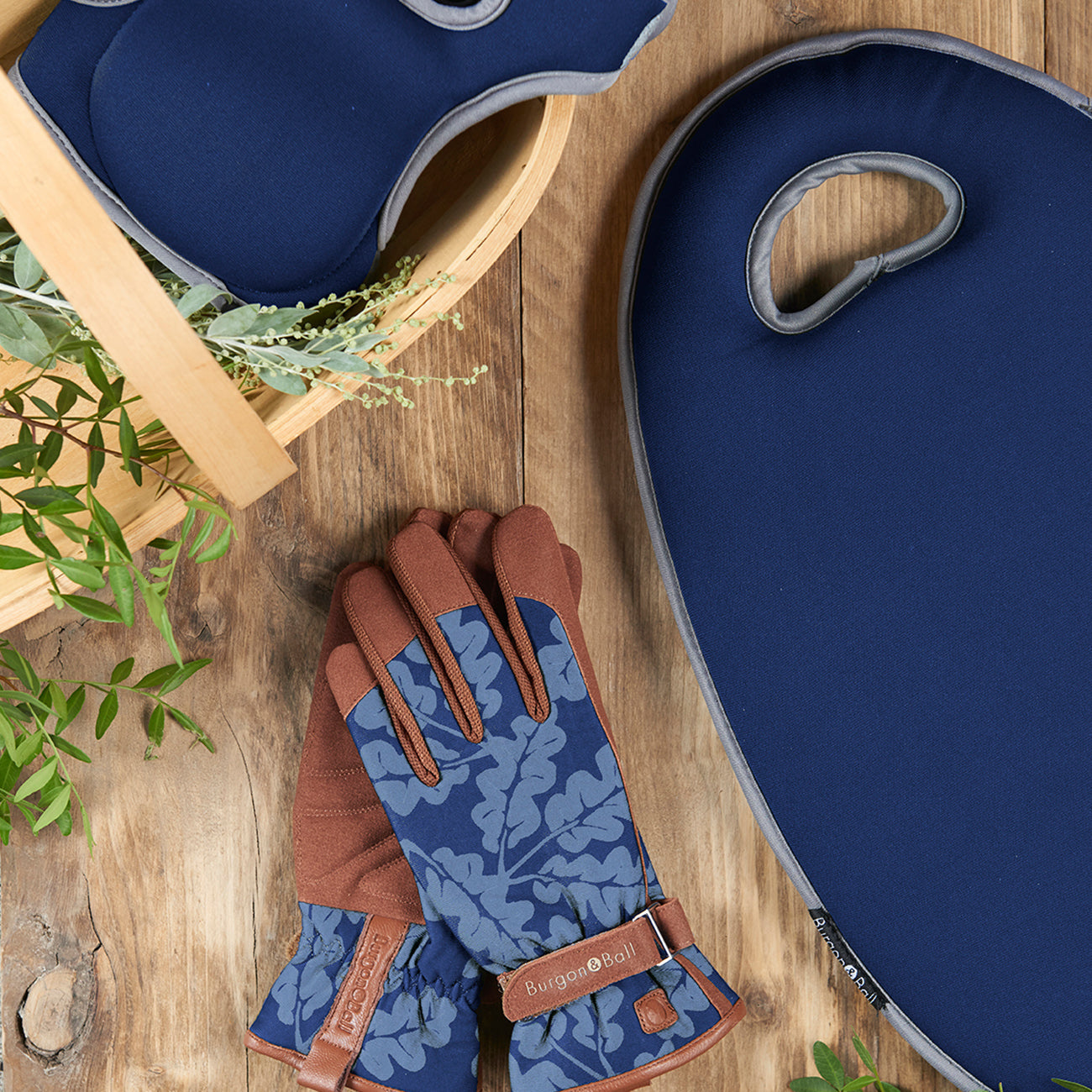Burgon & Ball Oak Leaf Navy Blue Garden Gloves, Kneeler & Knee Pads
