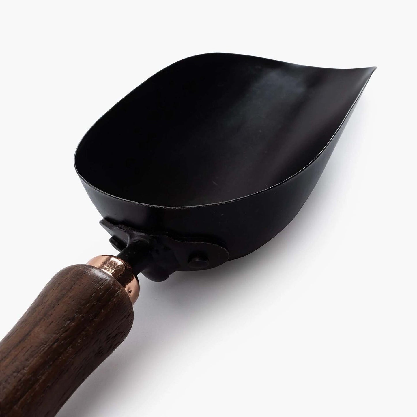 The Garden Scoop features a deep belly and high sides that prevent spilling.