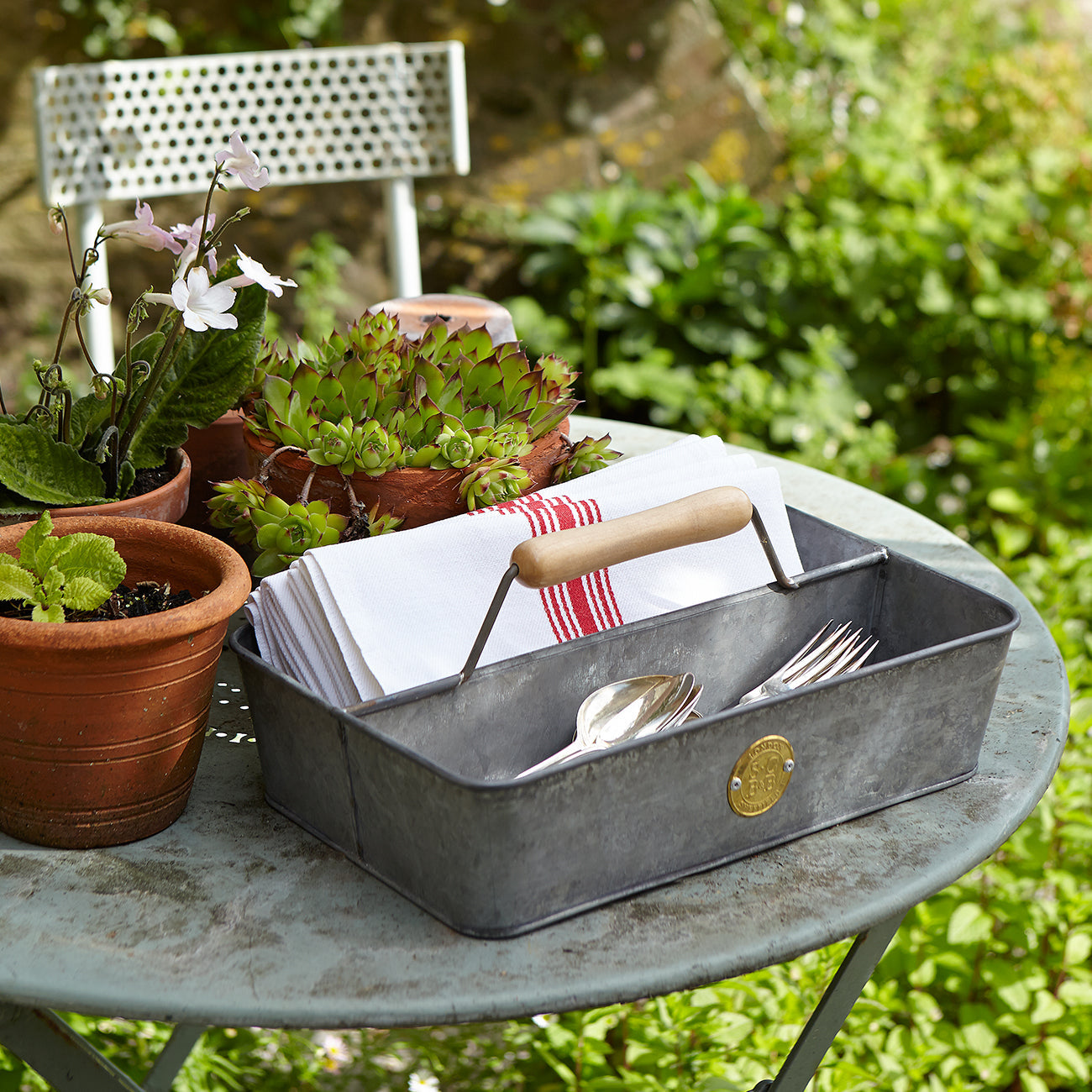 This design is also stylish enough for carrying cutlery and napkins out to the garden, if you're entertaining al fresco.