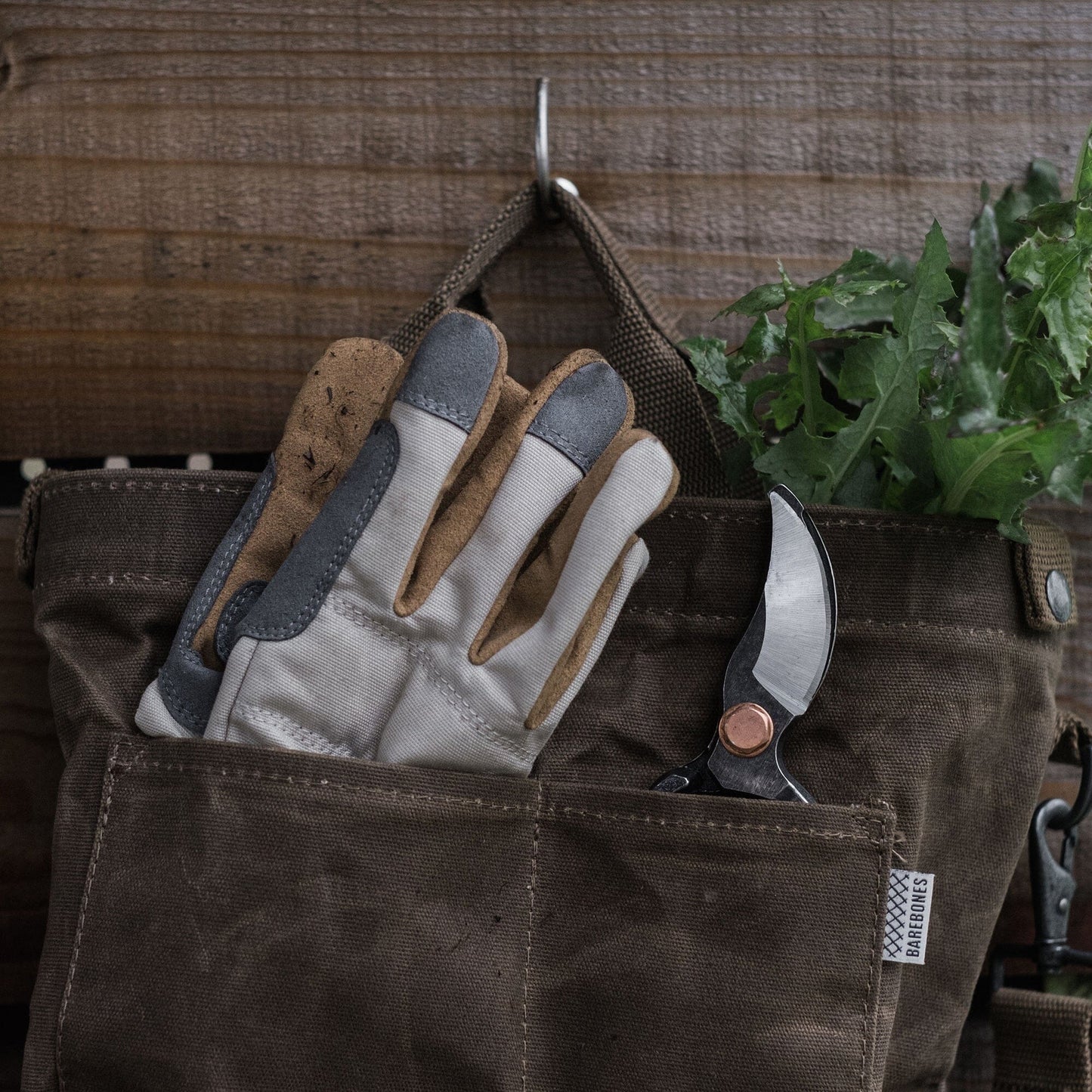 Barebones Leepa Gardening Gloves in Foraging Bag