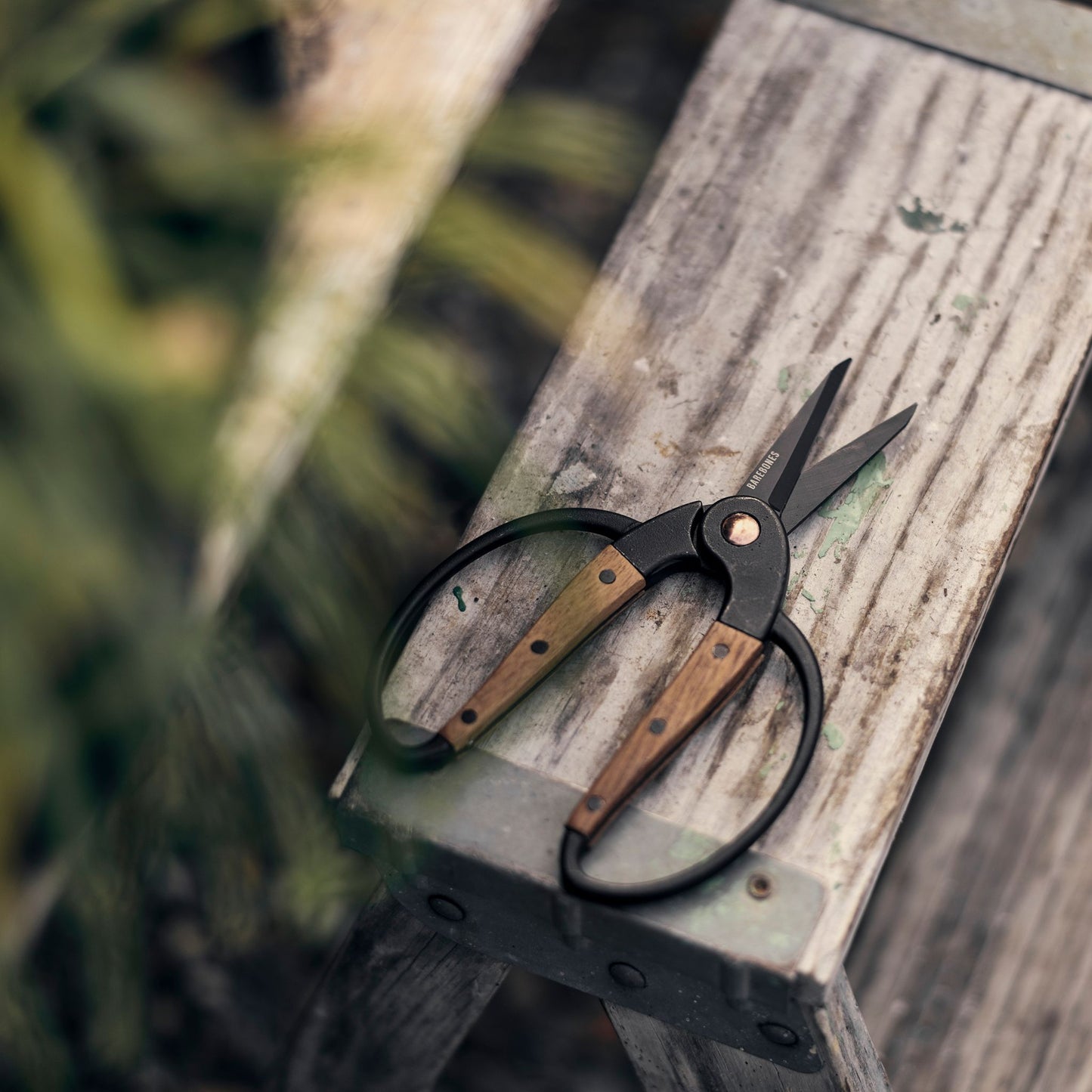 Barebones Traditional Walnut Garden Scissors