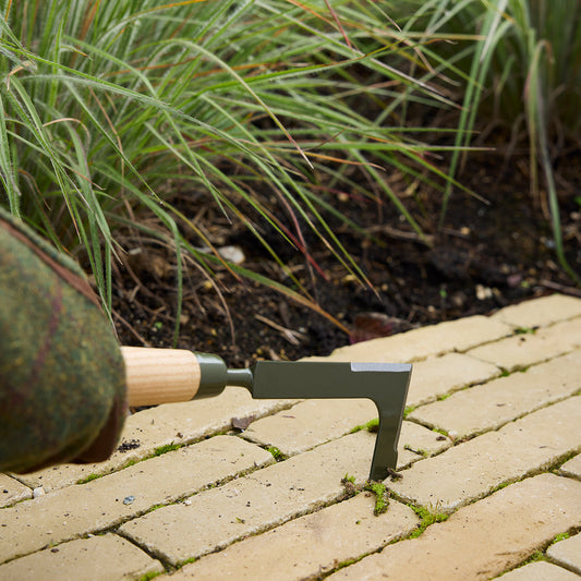 Weeding Patio with BoronGreen Block Paving Knife