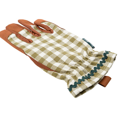 Ric Rac Trim on Cottage Gardening Gloves