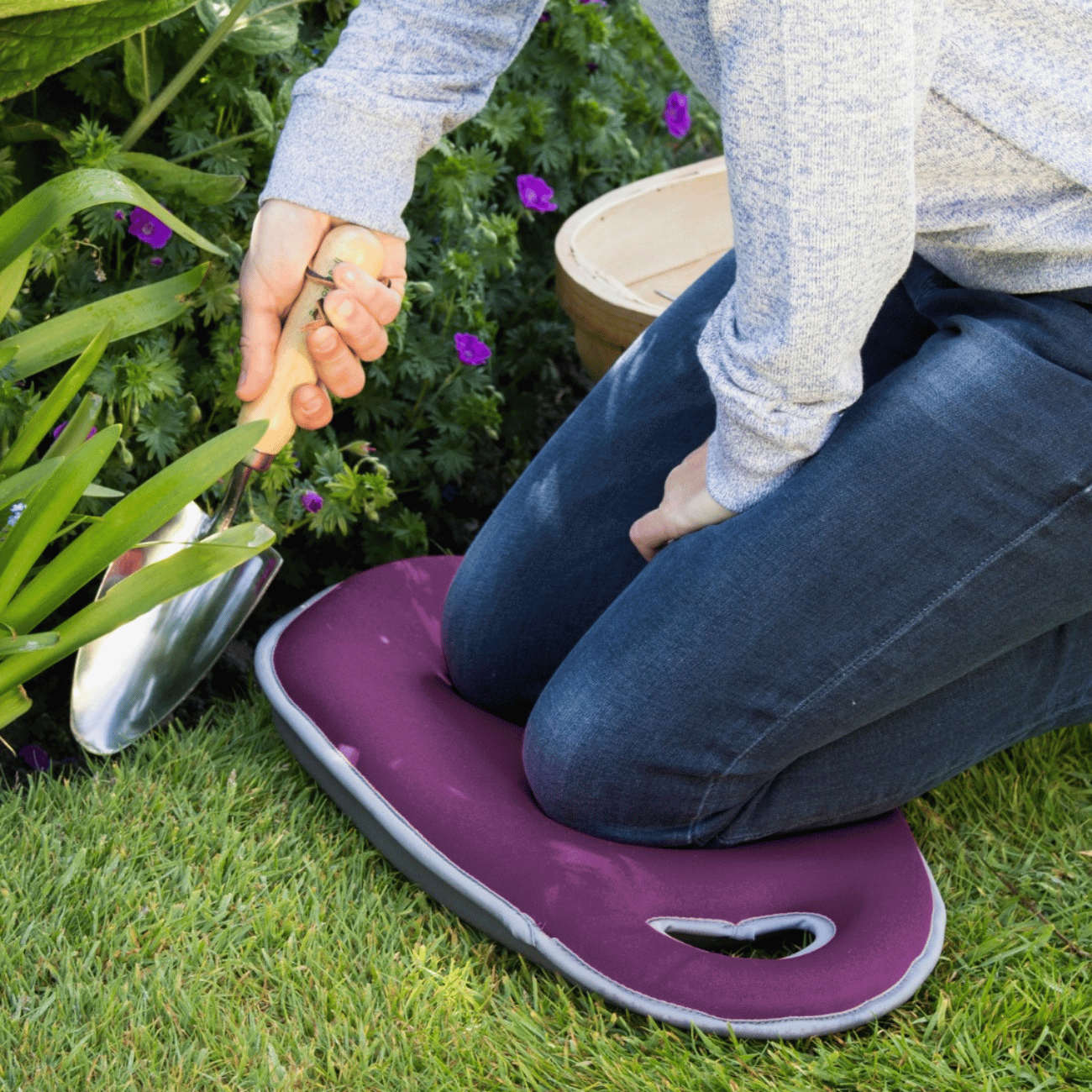 Gardening with Burgon & Ball Plum Purple Kneeler