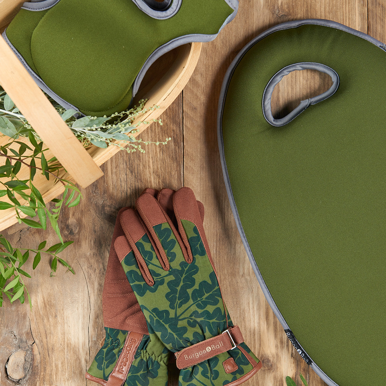 Burgon & Ball Moss Green Gardening Gloves, Kneeler & Knee Pads