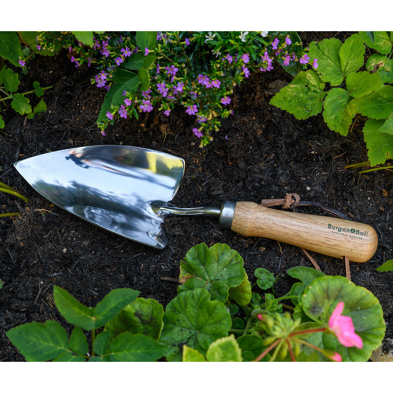 Burgon & Ball RHS Groundbreaker Trowel in Soil