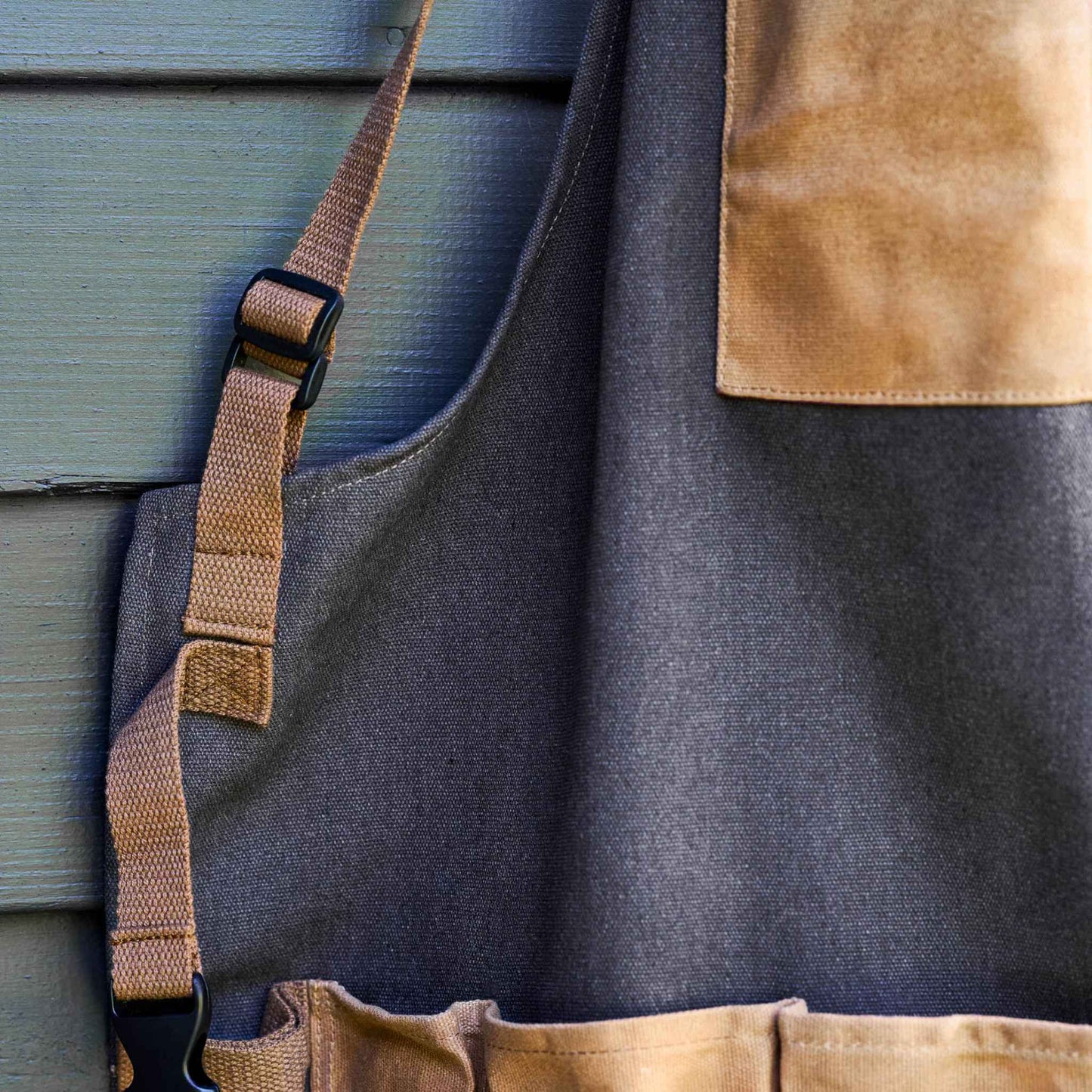 Garden Trading Charcoal Canvas Apron Strap Buckles