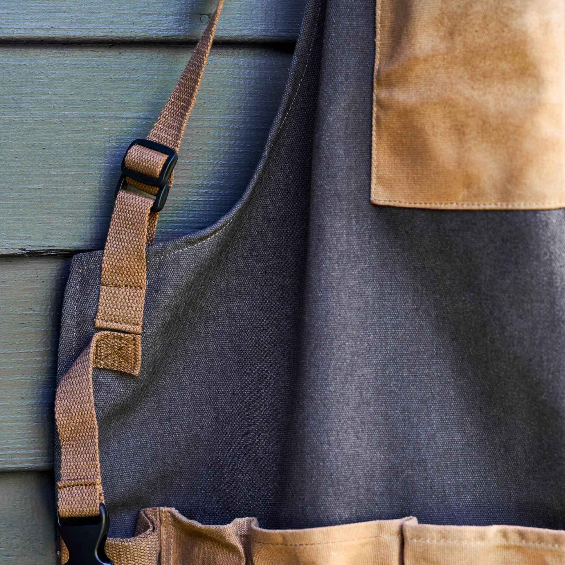 Garden Trading Charcoal Canvas Apron Strap Buckles