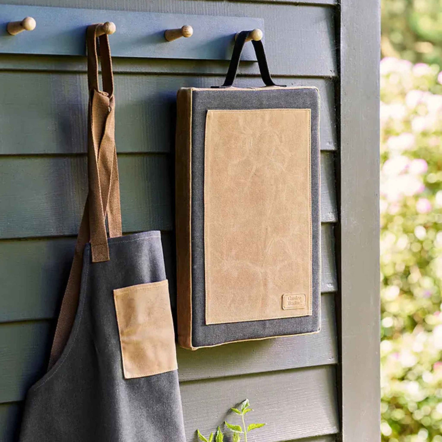 Garden Trading Charcoal Canvas Garden Kneeler Hanging
