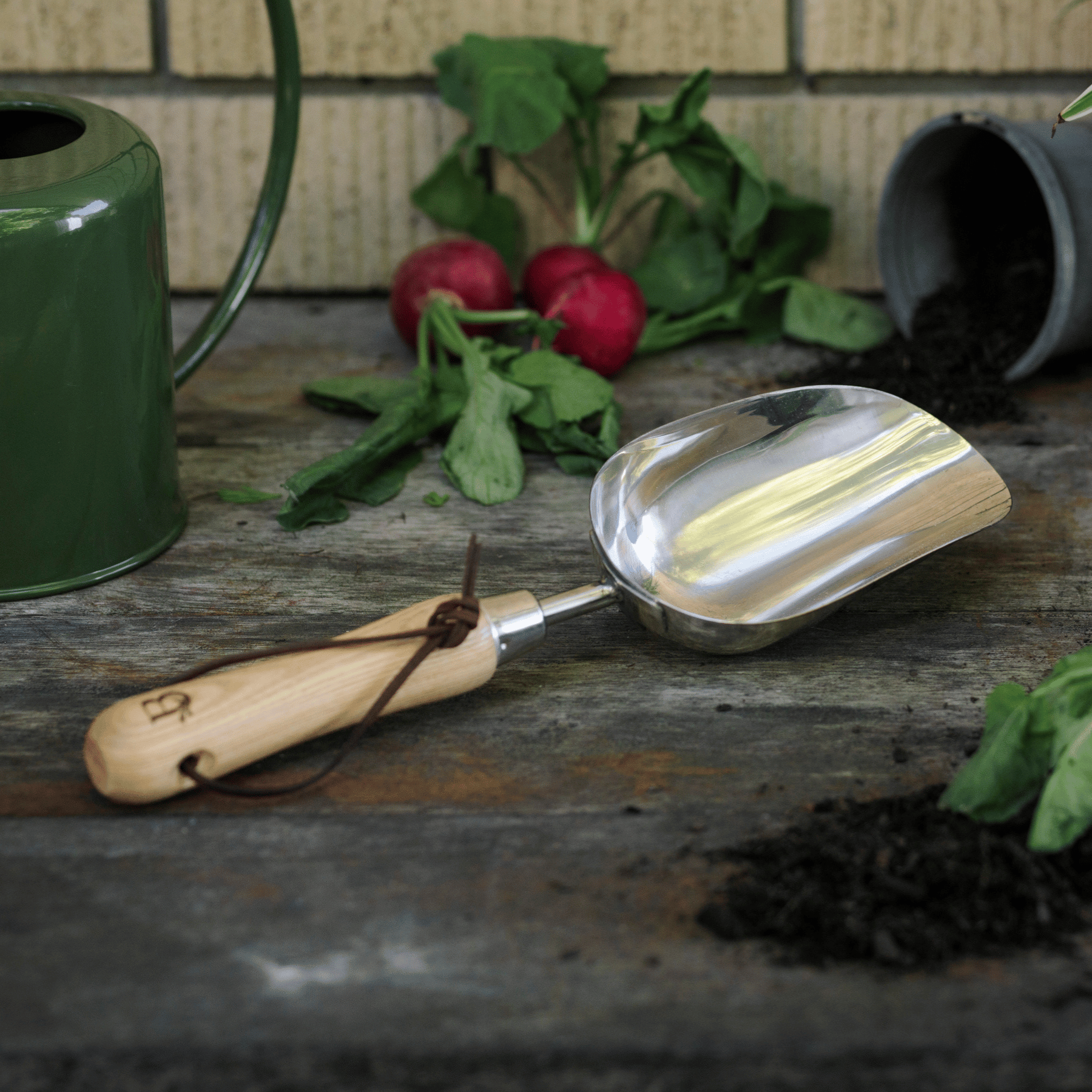 'Get Growing' Compost Scoop on Potting Bench