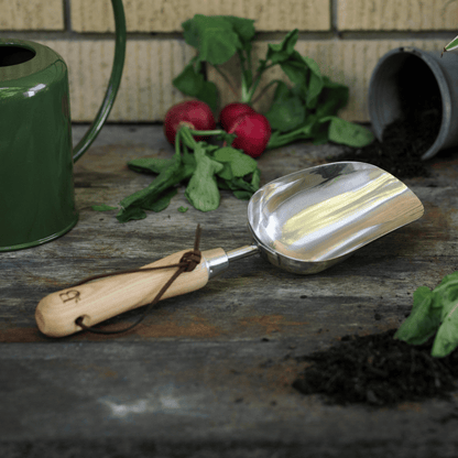 'Get Growing' Compost Scoop on Potting Bench