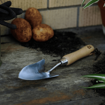 Transplanting Trowel with Backyard Botanist 'B' Engraving