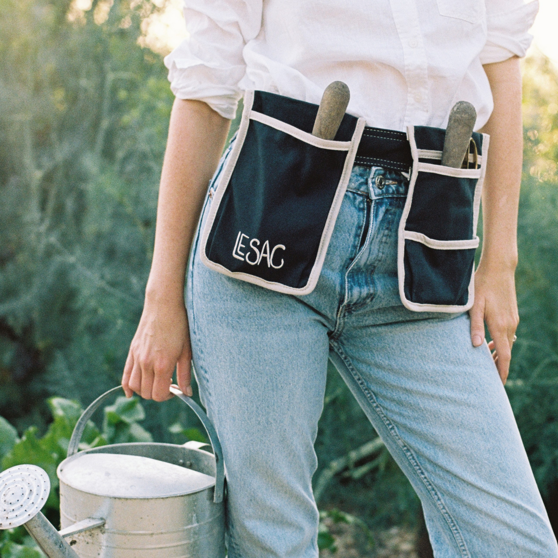 Le Sac Garden Tool Belt, Navy w/ Taupe Lifestyle