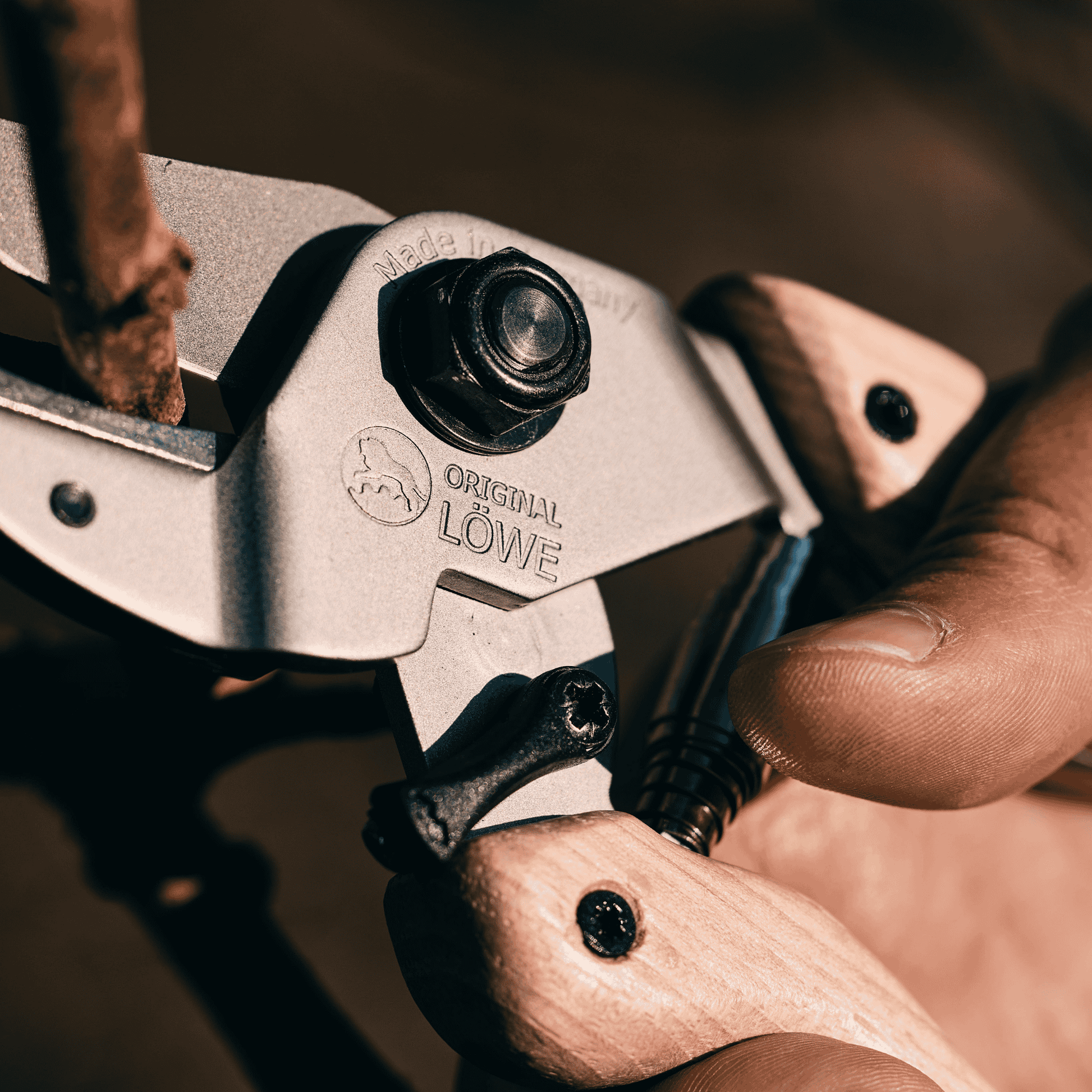 Original Lowe N7 Natural Series Pruner Close