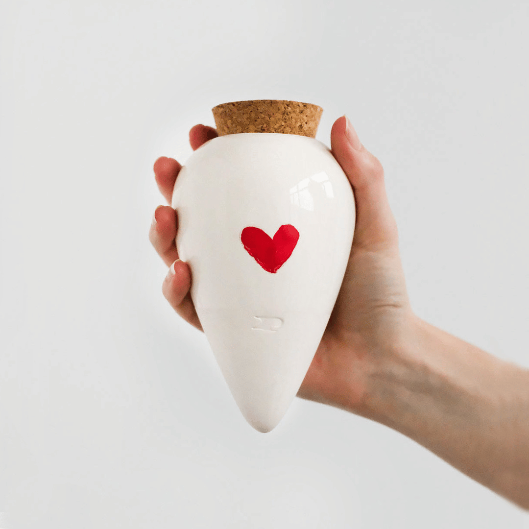 Pepin Heart Olla in Hand
