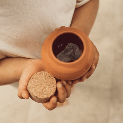 Pepin Olla Filled with Water