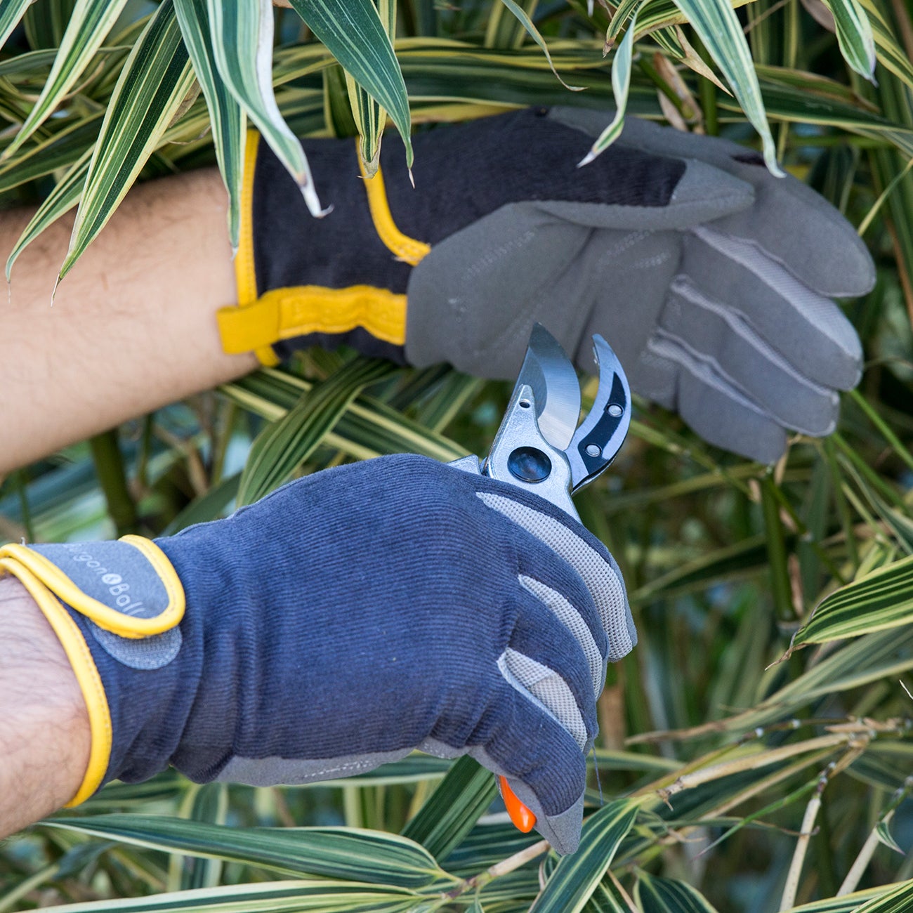 These ultra-soft gardening gloves have been created in classic denim fabric that doesn't stiffen when it gets wet.