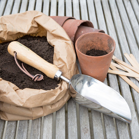 When you're planting, nothing beats this tool for speedy removal of compost from sacks - without spillage.