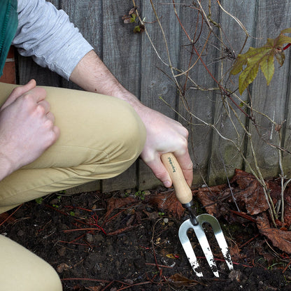 This stainless steel garden hand fork is endorsed by the Royal Horticultural Society, perhaps the ultimate accolade in the gardening world.