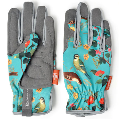 As a treat for yourself or as a beautiful and thoughtful gardening gift, these lovely women’s gardening gloves bring a touch of RHS style to the garden.