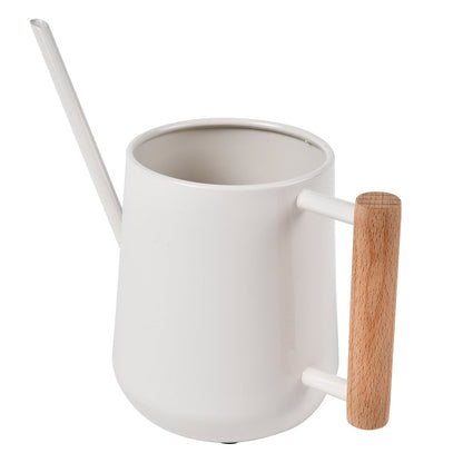 The smooth FSC beech wood handle is extremely tactile and feels beautiful in the hand, giving precise control over pouring. And the watering can is beautifully moulded in steel for a smooth, flawless finish, with a tough powder coating to ensure it stays looking good.