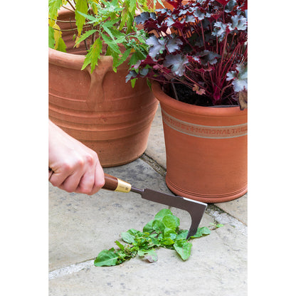 This weeding tool has been designed specifically to keep patios and paving looking neat and tidy.