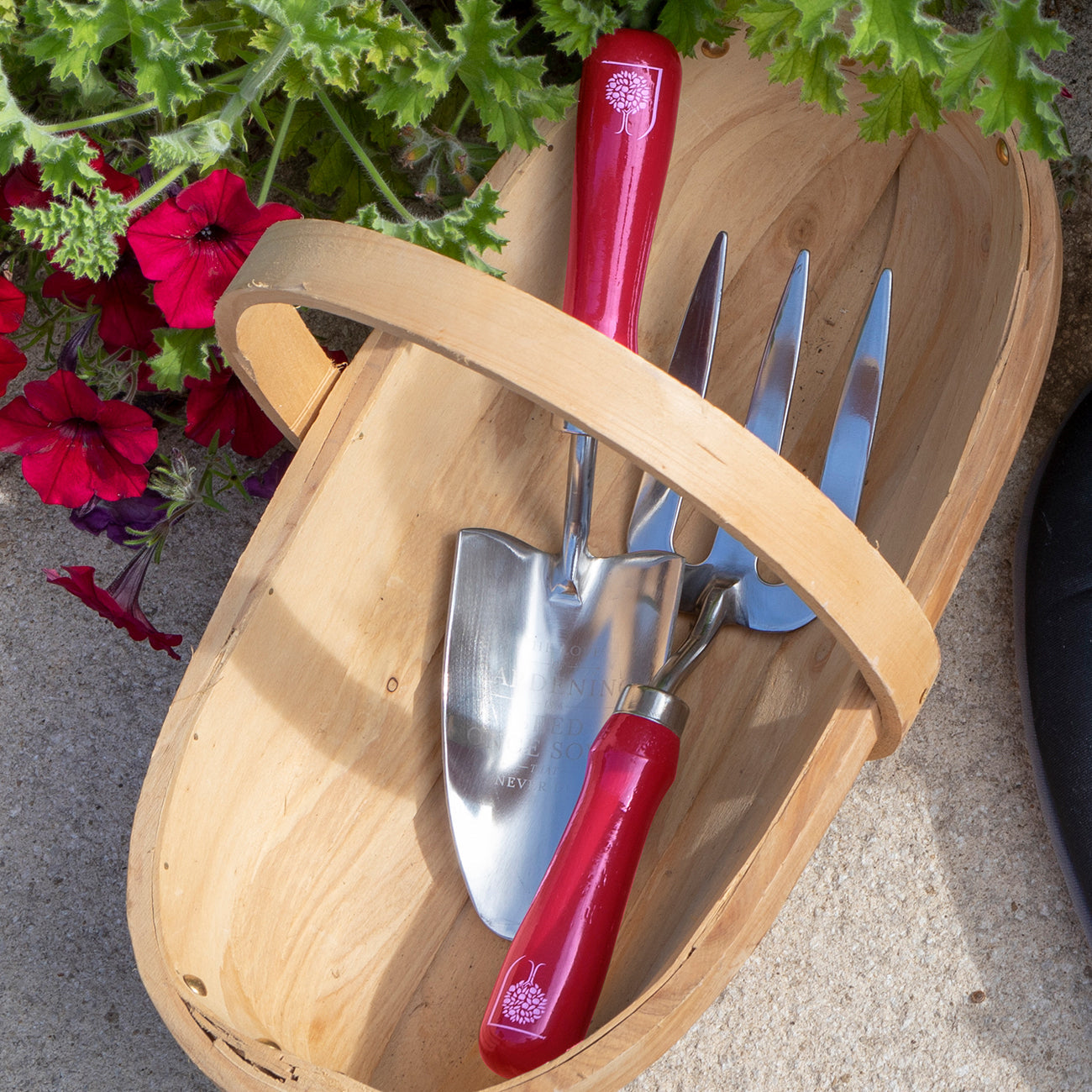 British Bloom Trowel & Fork in Trug