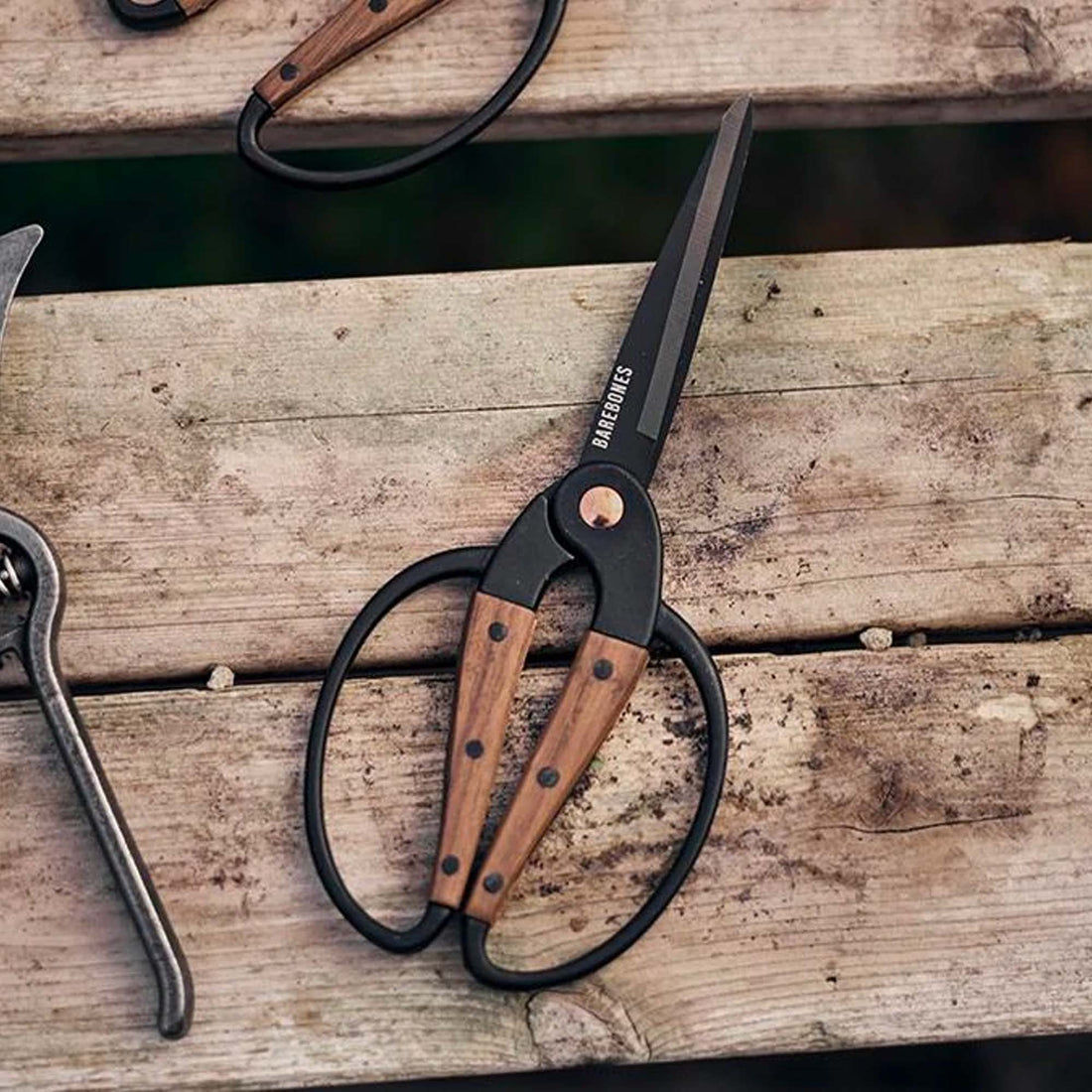 Barebones Large Garden Scissors, Walnut