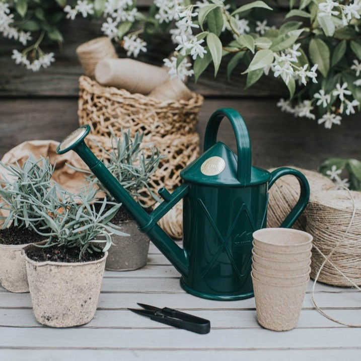 Made from durable recyclable plastic in traditional styling and a choice of colours, this Haws watering can makes the perfect present for any budding horticulturalist.