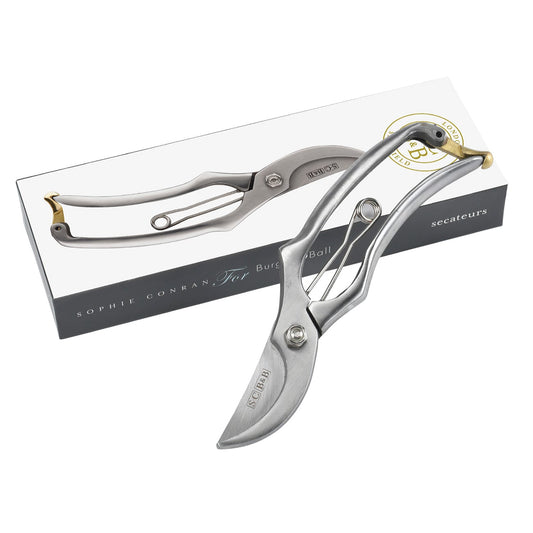 Presented in a beautiful tissue paper-lined box, this secateur makes a beautiful and thoughtful gardening gift.