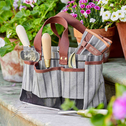 This stylish tool bag is the perfect size for gardening – not too heavy and bulky to carry as you garden, even when fully loaded.