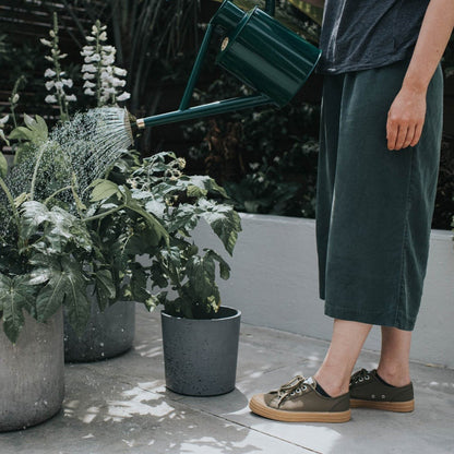 Perfectly balanced for easy carrying, this metal watering can is engineered from galvanised steel, specially sealed and powder-coated for corrosion protection.